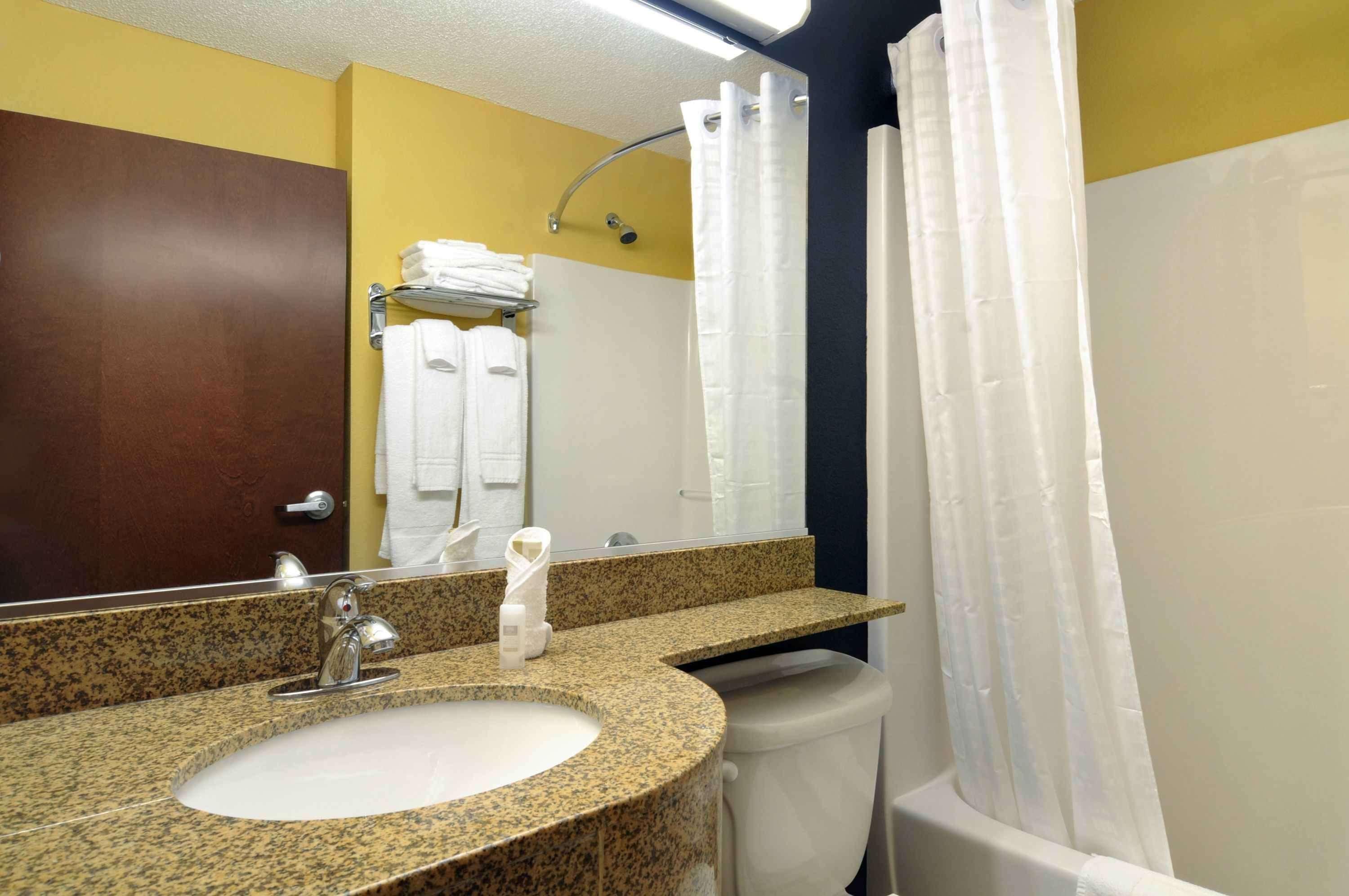 Microtel Inn & Suites By Wyndham Columbus Near Fort Moore Eksteriør billede