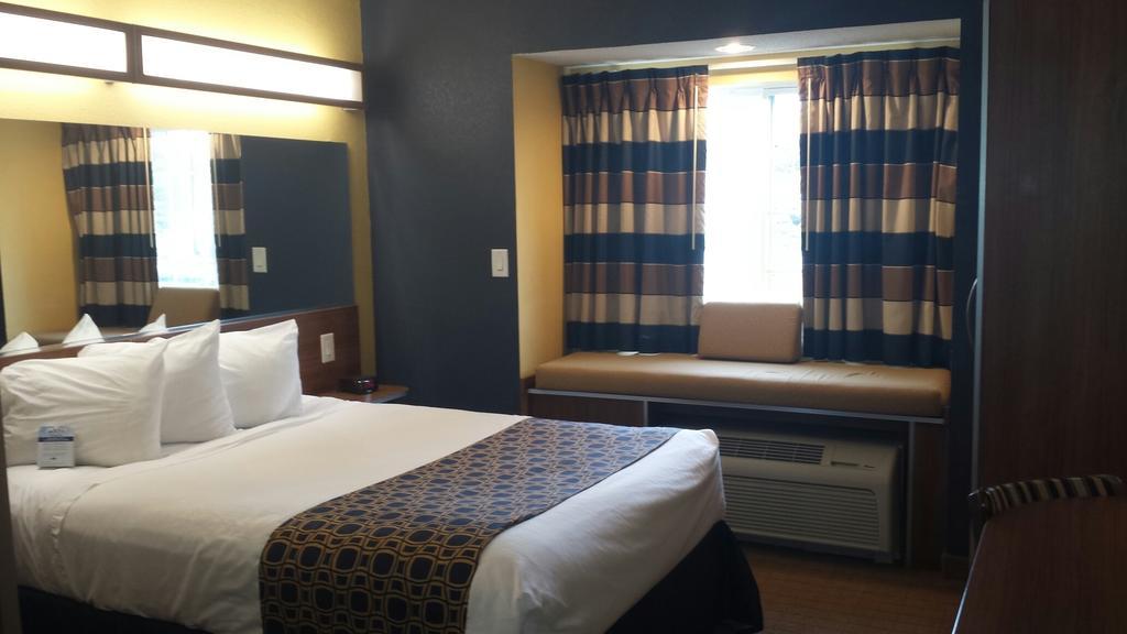 Microtel Inn & Suites By Wyndham Columbus Near Fort Moore Eksteriør billede